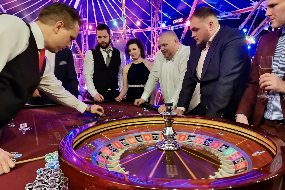 Roulette während des Spiels mit Gästen