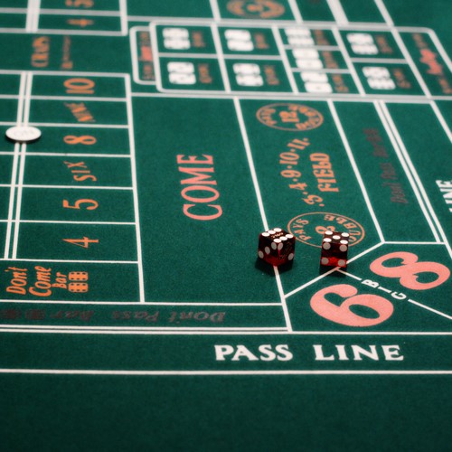 Craps Tisch mit Würfeln